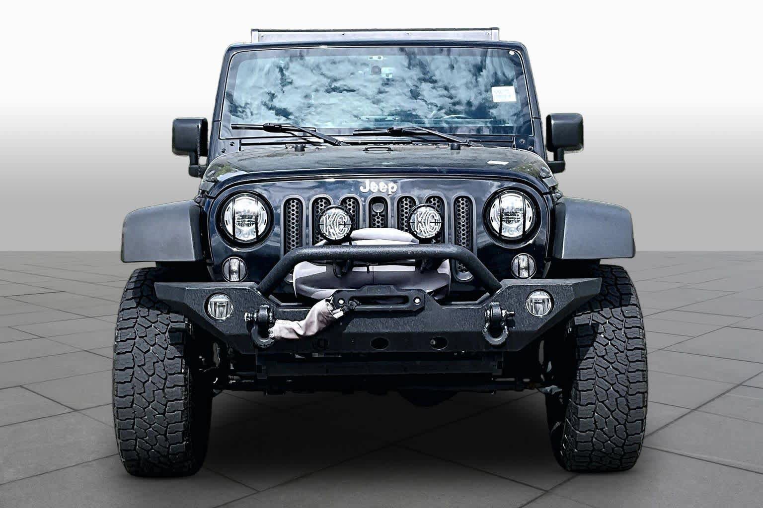 Used 2017 Jeep Wrangler Unlimited Rubicon w/ Connectivity Group AWD/4WD image 4