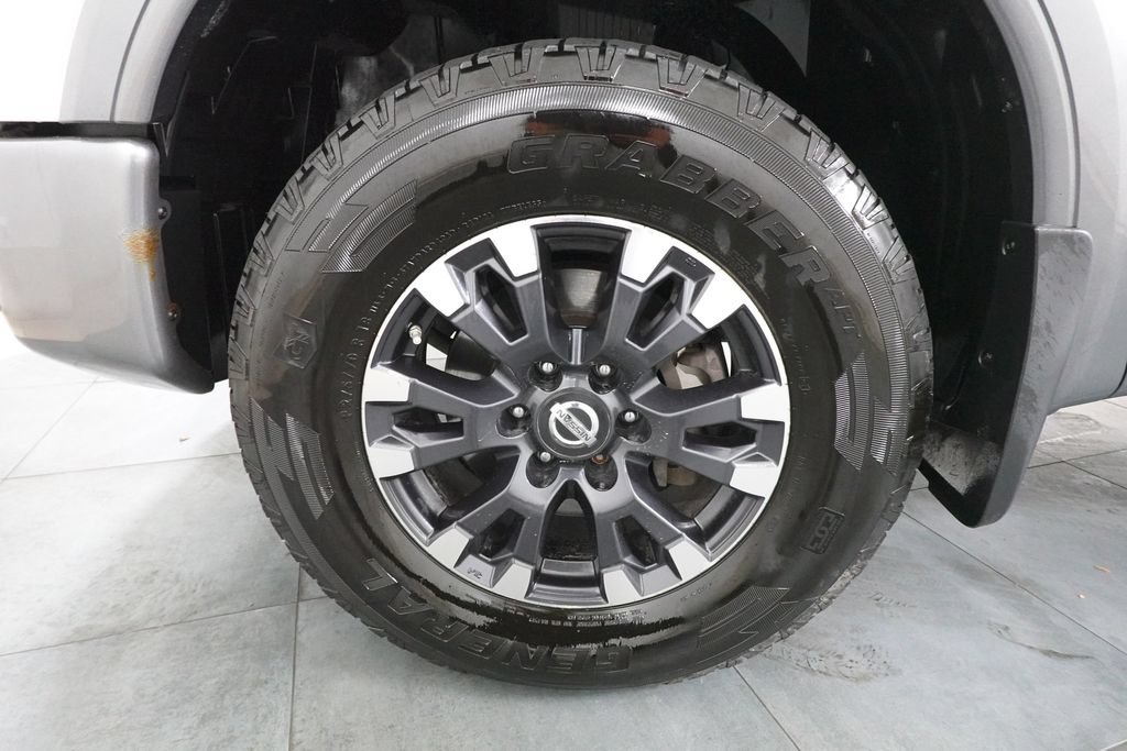 Used 2017 Nissan Titan PRO-4X AWD/4WD image 35