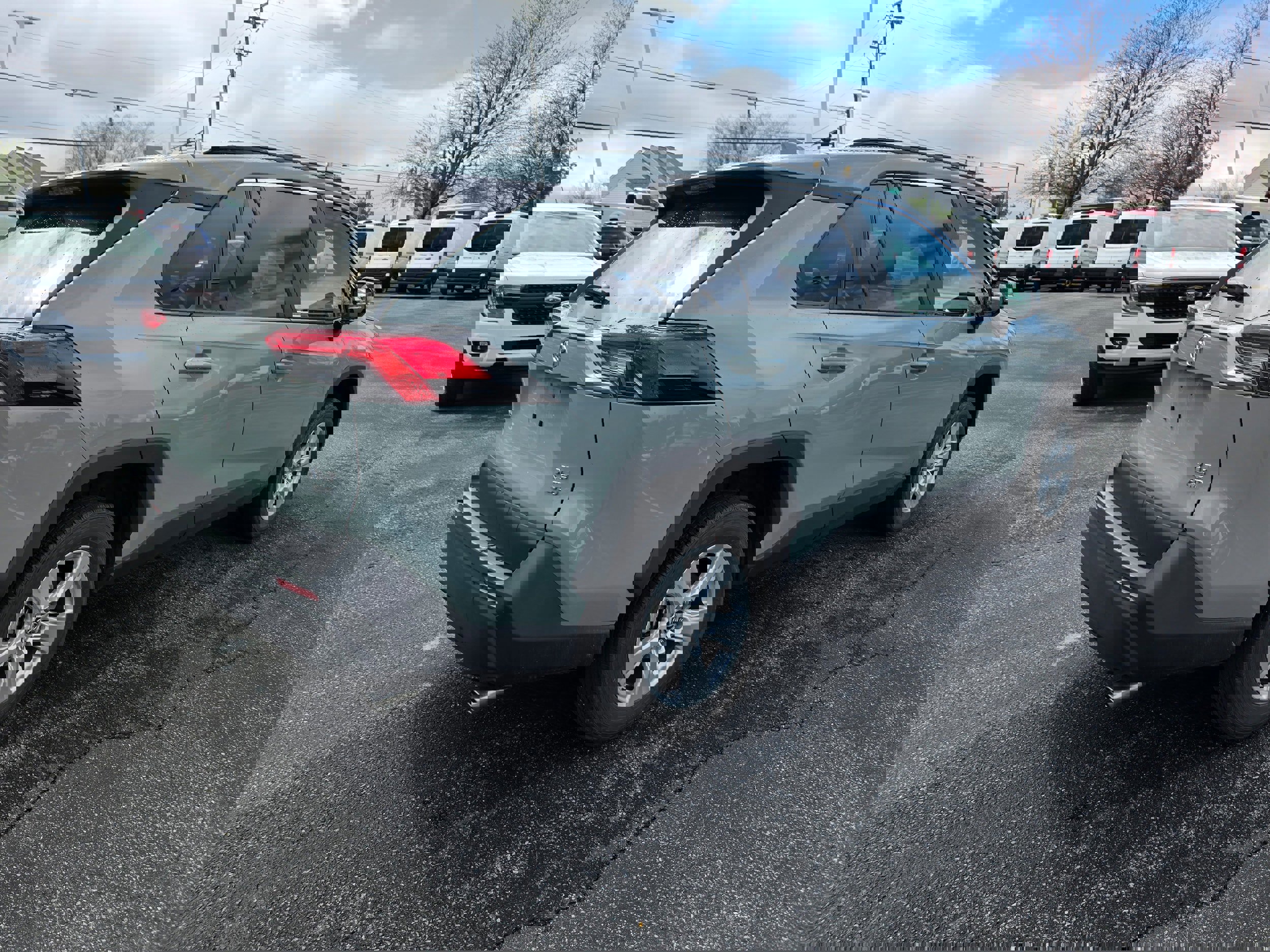 Used 2020 Toyota RAV4 XLE w/ Convenience Package AWD/4WD image 3