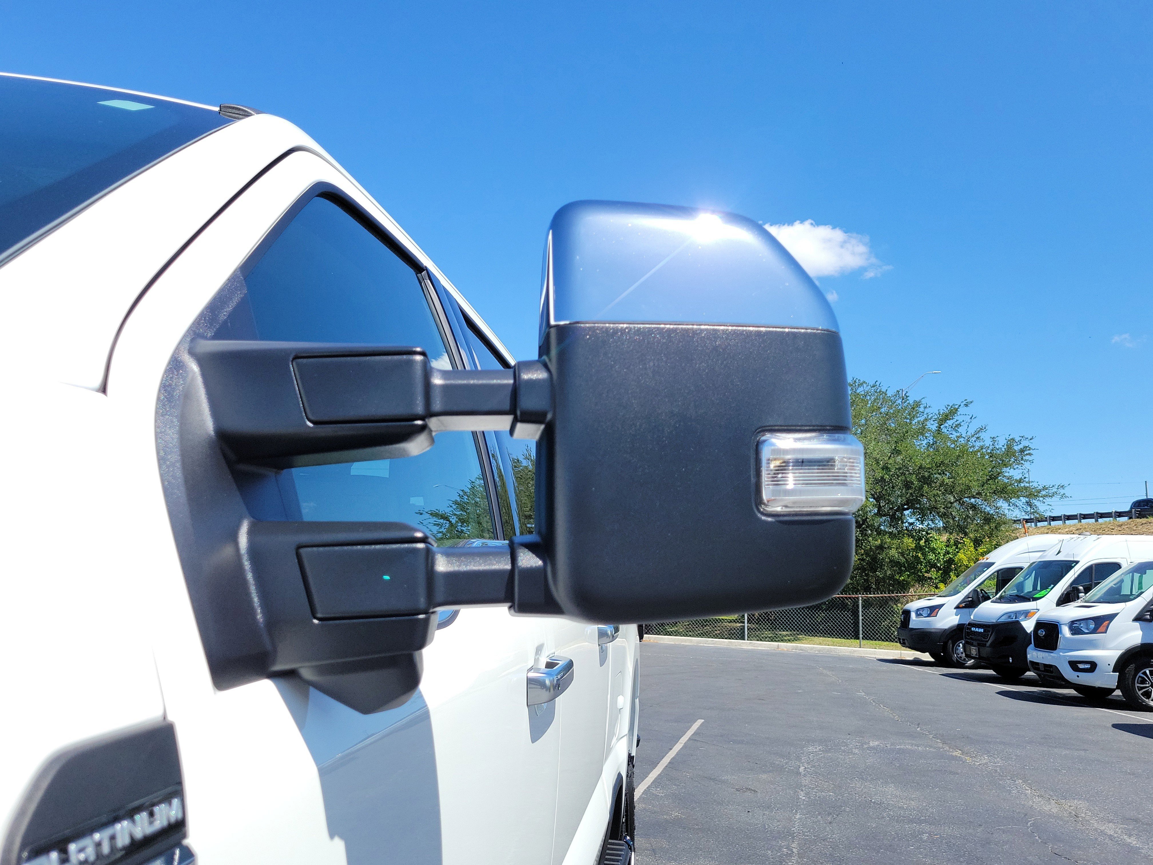 Certified 2025 Ford F250 Platinum w/ Platinum Plus Package AWD/4WD image 4