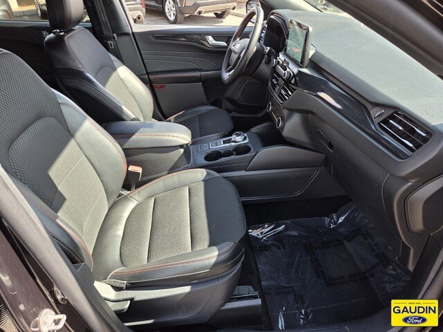 Certified 2025 Ford Escape ST-Line Select AWD/4WD image 16