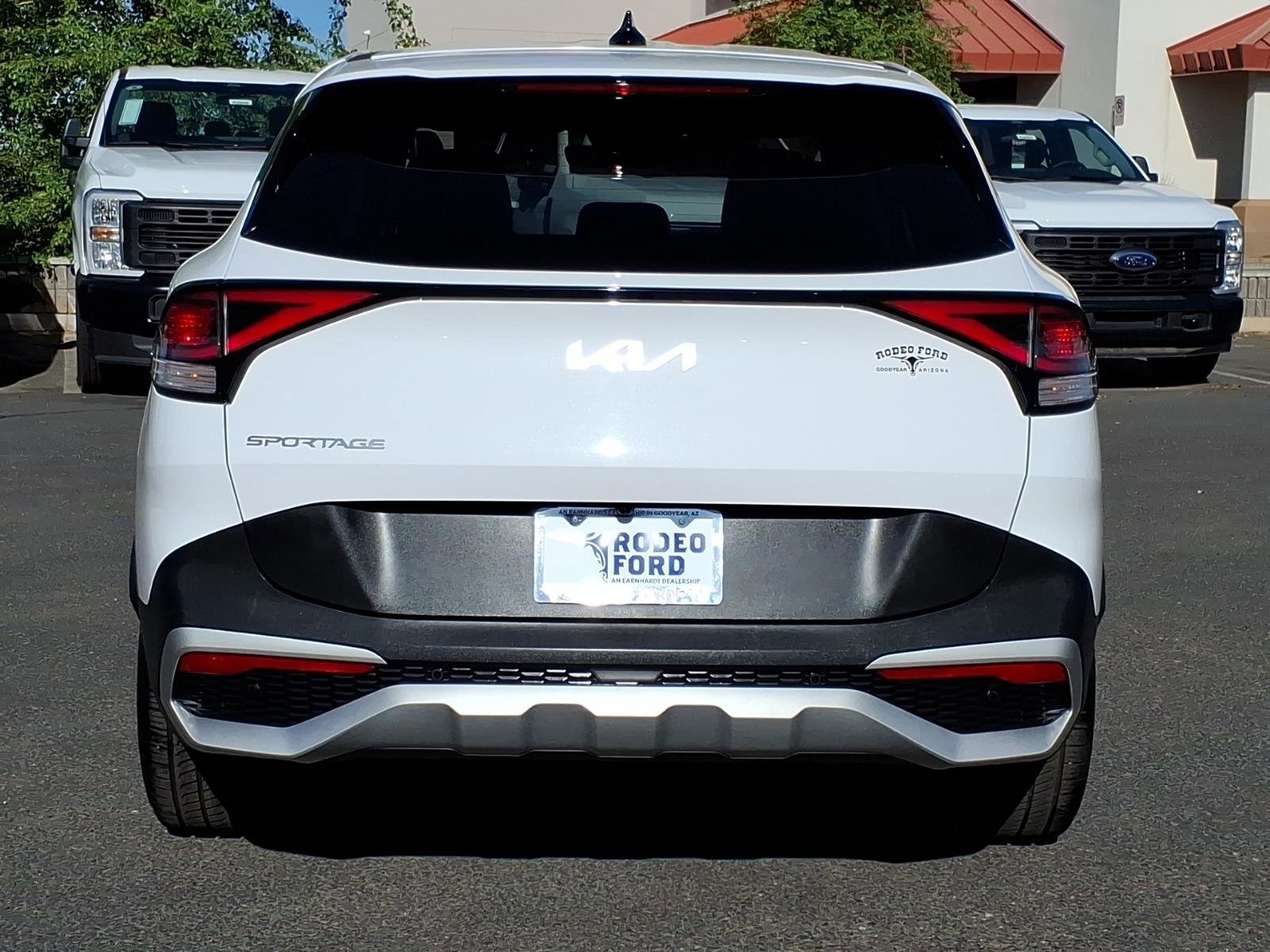 Used 2023 Kia Sportage EX image 3