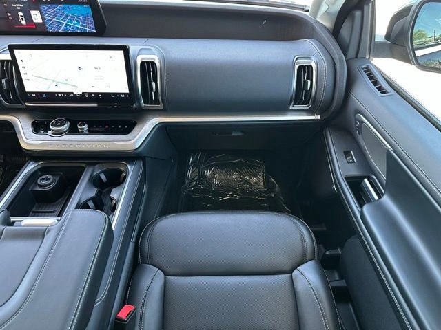 Certified 2025 Ford Expedition Max Platinum AWD/4WD image 12