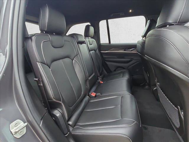 Used 2024 Jeep Grand Cherokee Limited AWD/4WD image 18