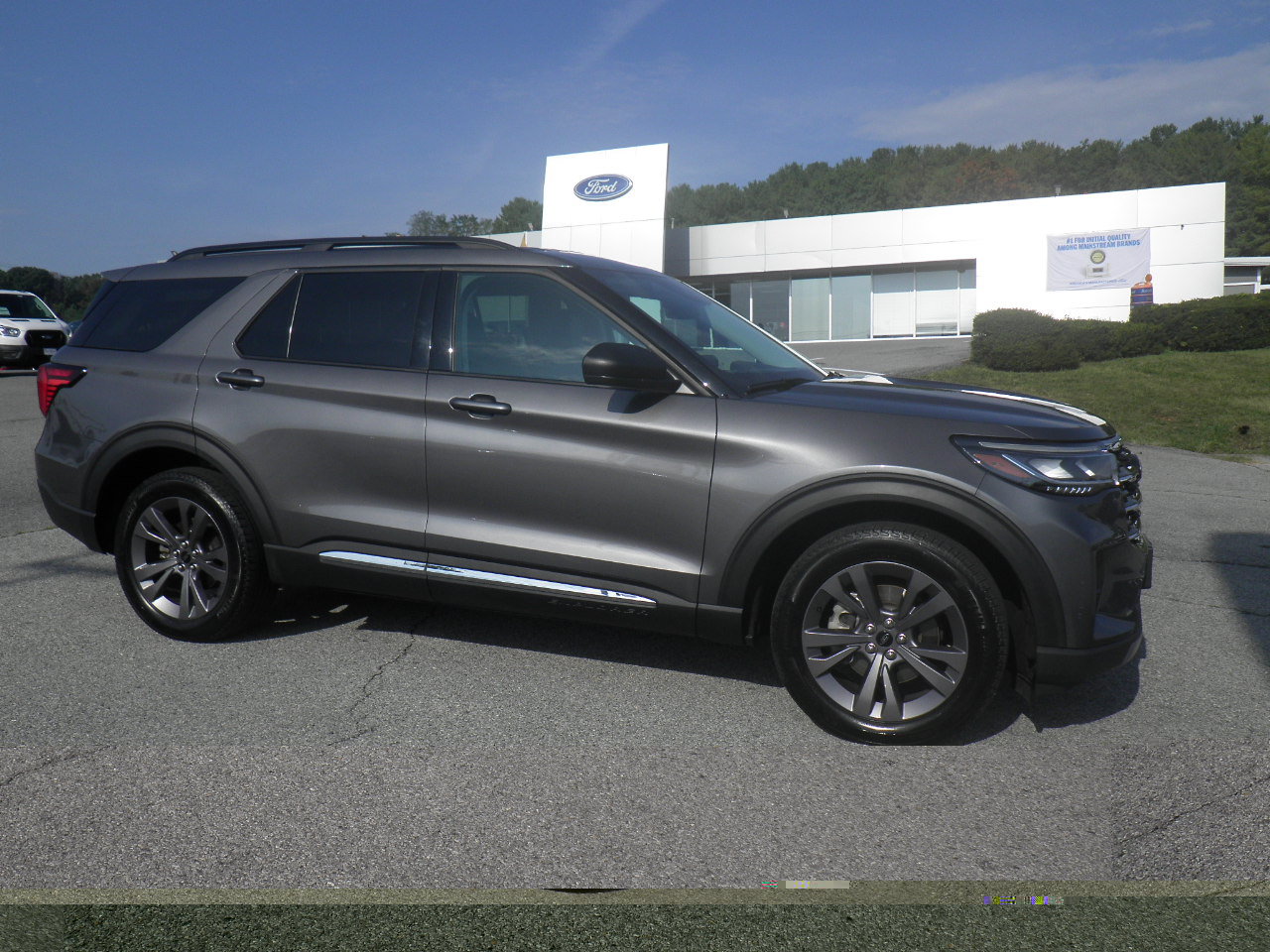 Certified 2025 Ford Explorer Active w/ Active Comfort Package AWD/4WD image 8