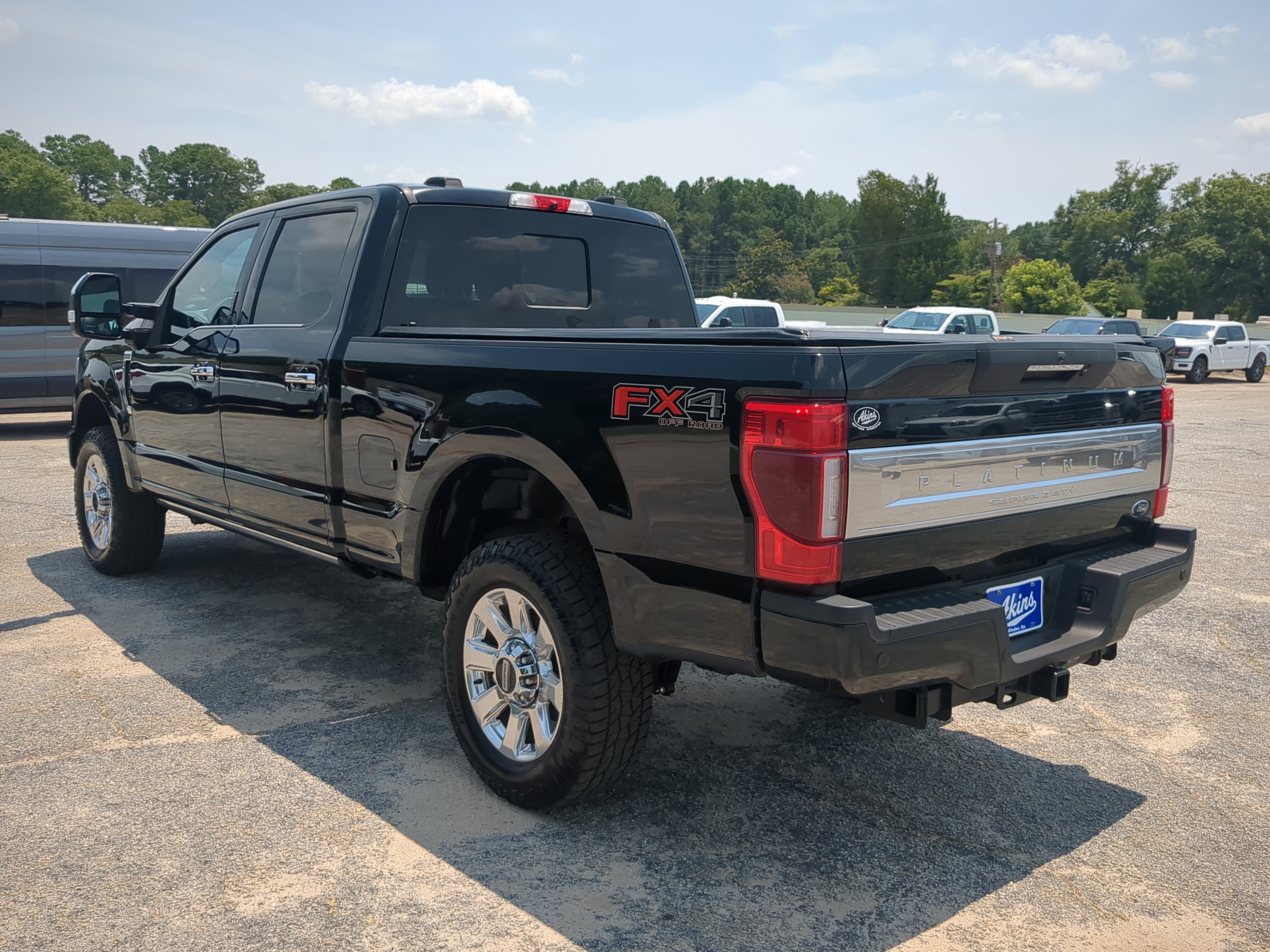 Certified 2022 Ford F250 Platinum w/ FX4 Off-Road Package AWD/4WD image 5