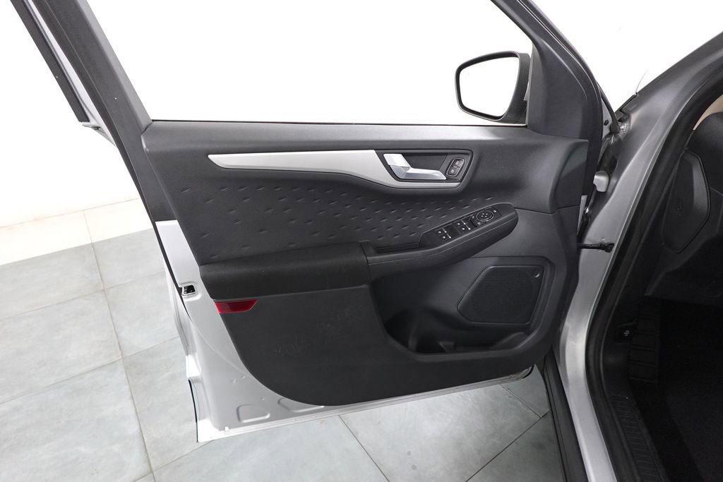 Certified 2020 Ford Escape SE image 8