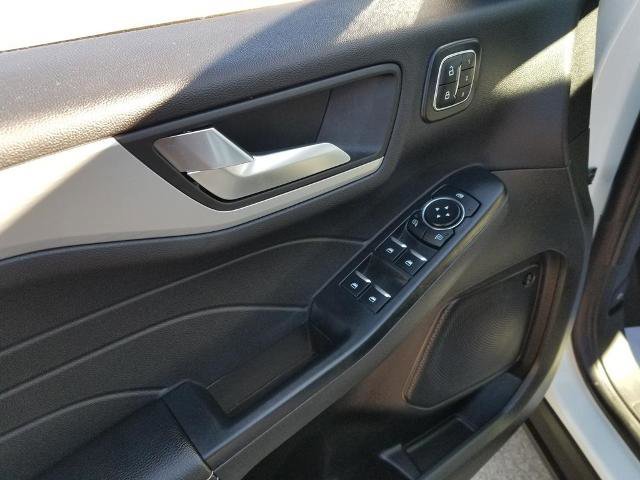 Certified 2025 Ford Escape Platinum w/ Premium Technology Package image 11