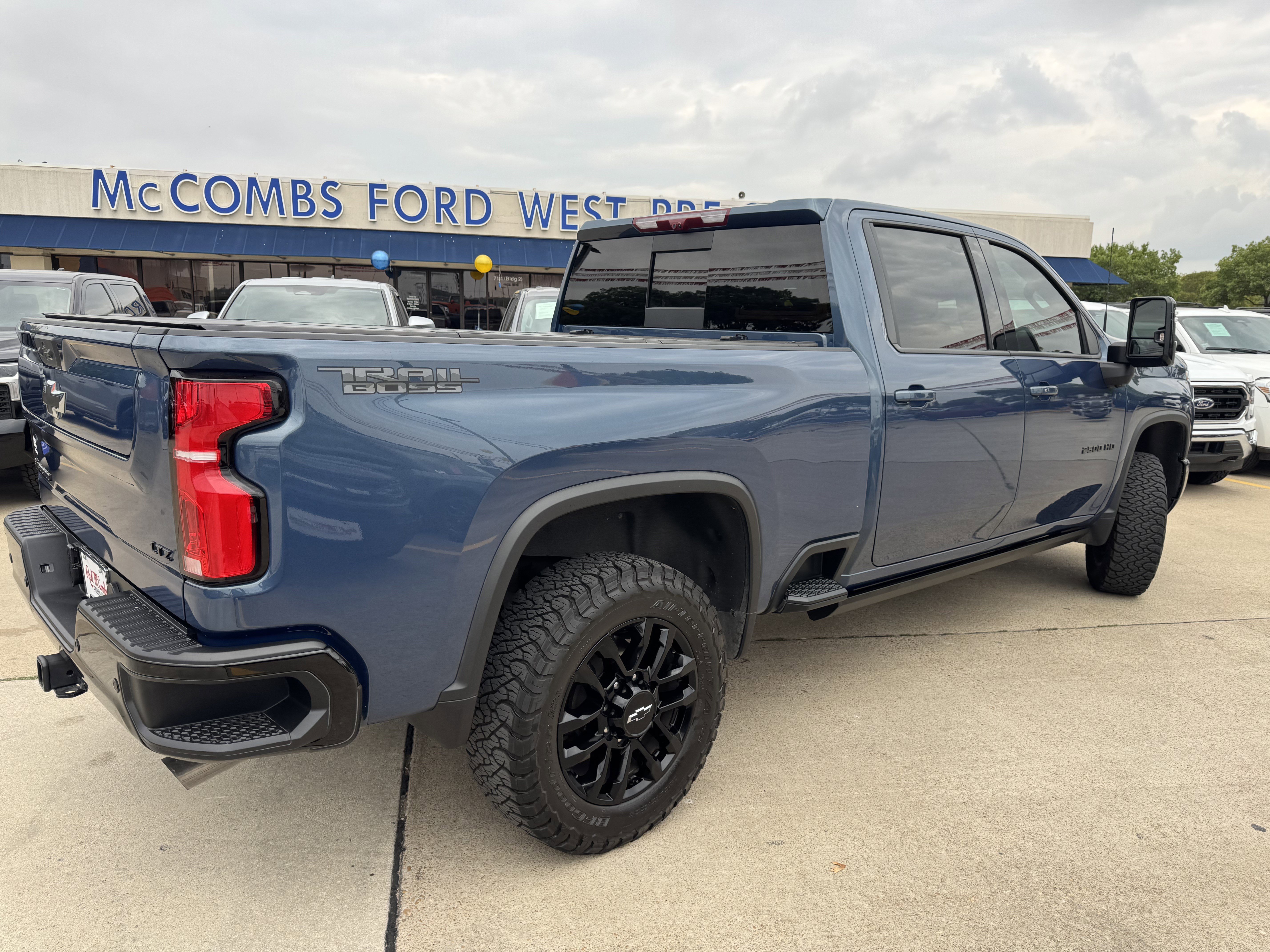 Used 2025 Chevrolet Silverado 2500 LTZ w/ LTZ Plus Package image 8