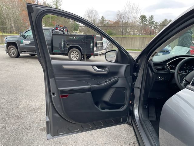 Certified 2021 Ford Escape SE w/ SE Sport Appearance Package image 24