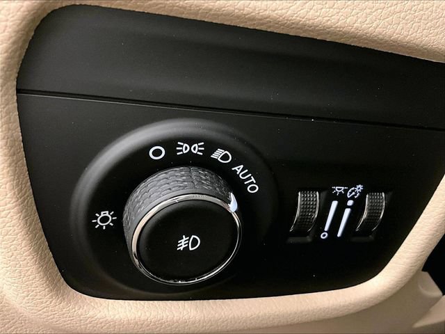 Used 2021 Jeep Grand Cherokee L Limited AWD/4WD image 31