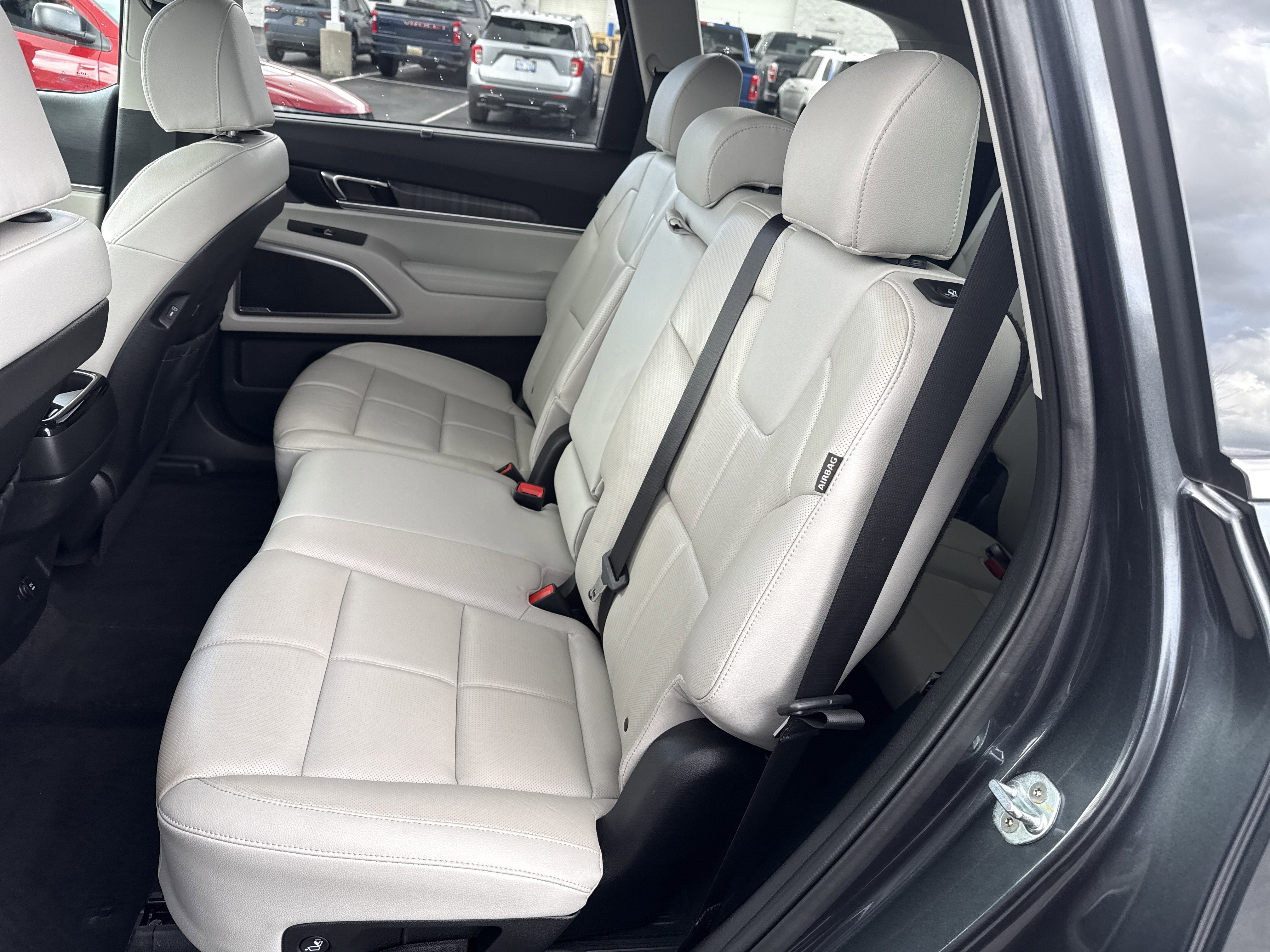 Used 2023 Kia Telluride FWD image 14