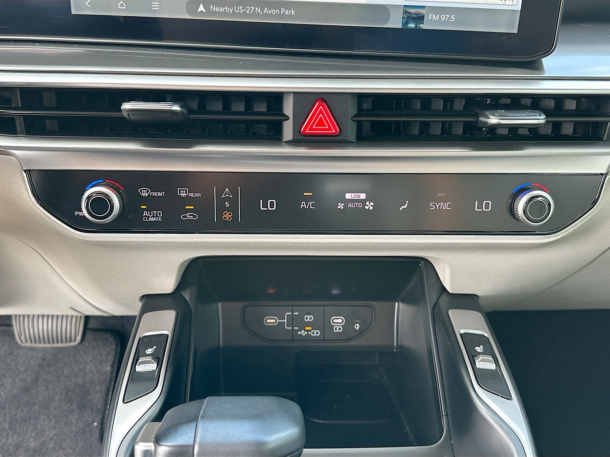 Used 2025 Kia Sorento S image 16