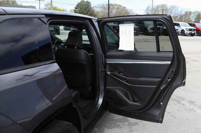 Used 2024 Jeep Wagoneer Launch Edition AWD/4WD image 30