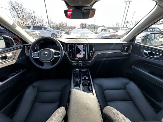 Used 2024 Volvo XC60 B5 Plus image 10