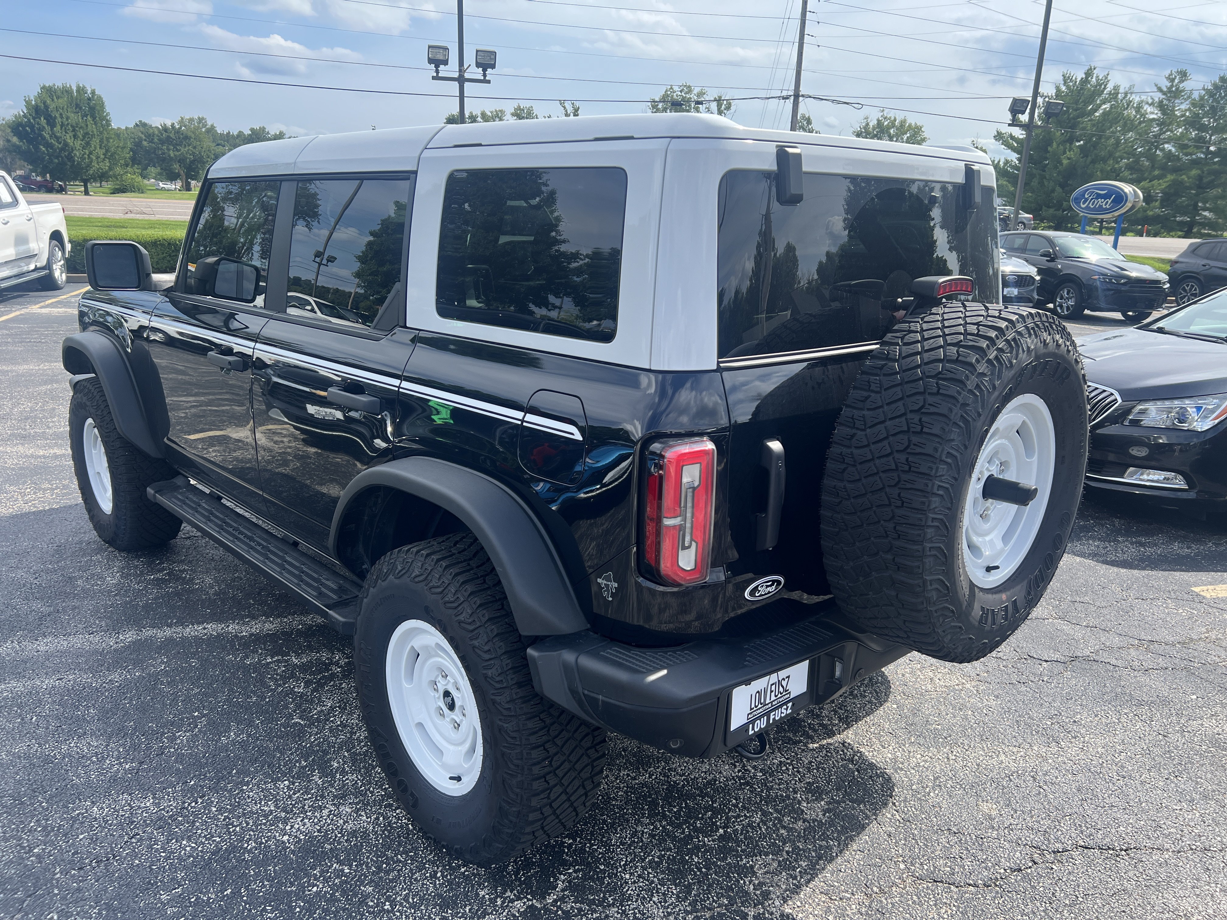 Certified 2024 Ford Bronco Heritage Edition AWD/4WD image 5
