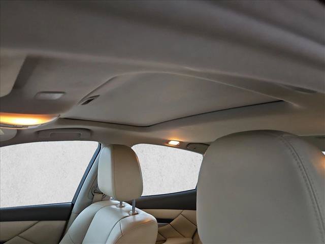Used 2019 INFINITI Q70 Luxe AWD/4WD image 11