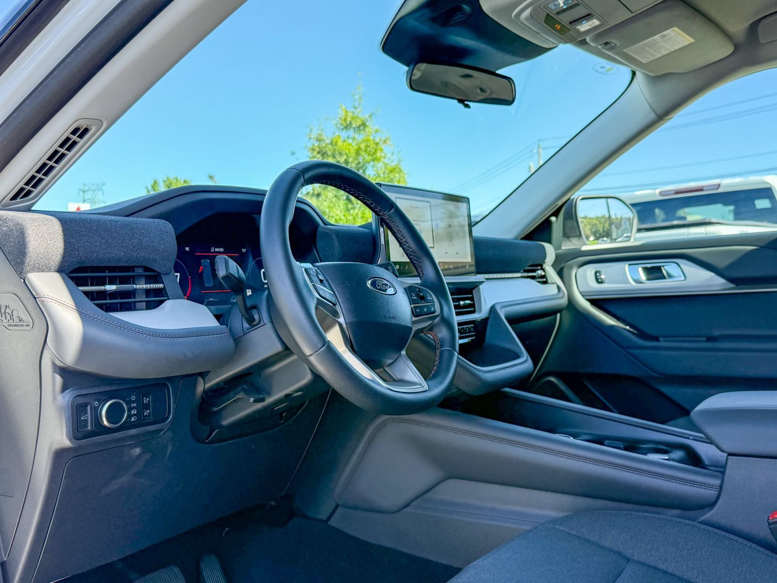 Certified 2025 Ford Explorer Active AWD/4WD image 15