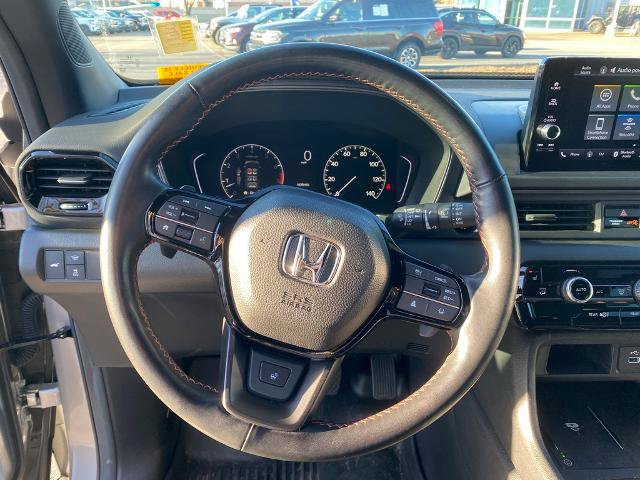 Used 2025 Honda Pilot TrailSport image 18