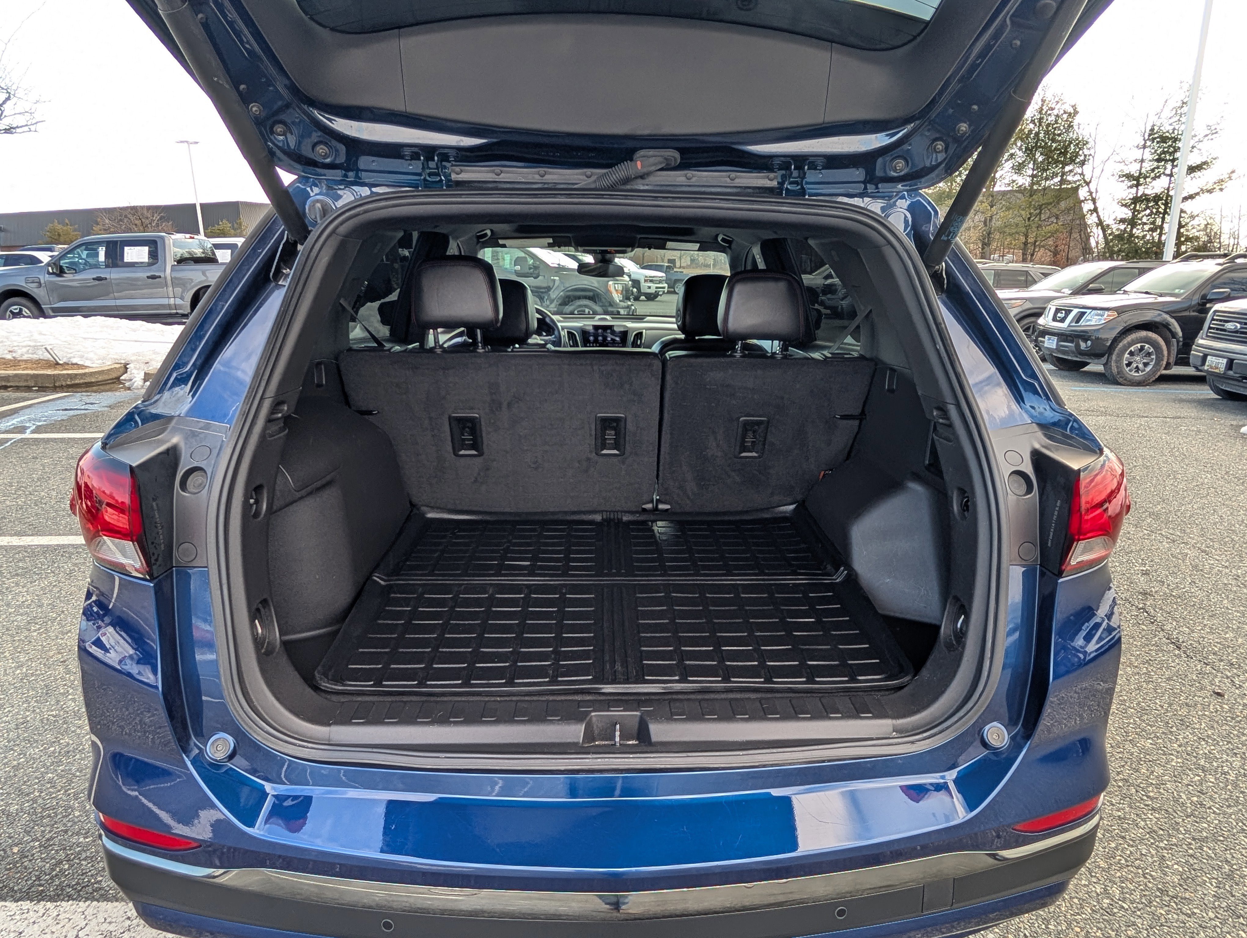 Used 2023 Chevrolet Equinox RS w/ RS Leather Package image 12