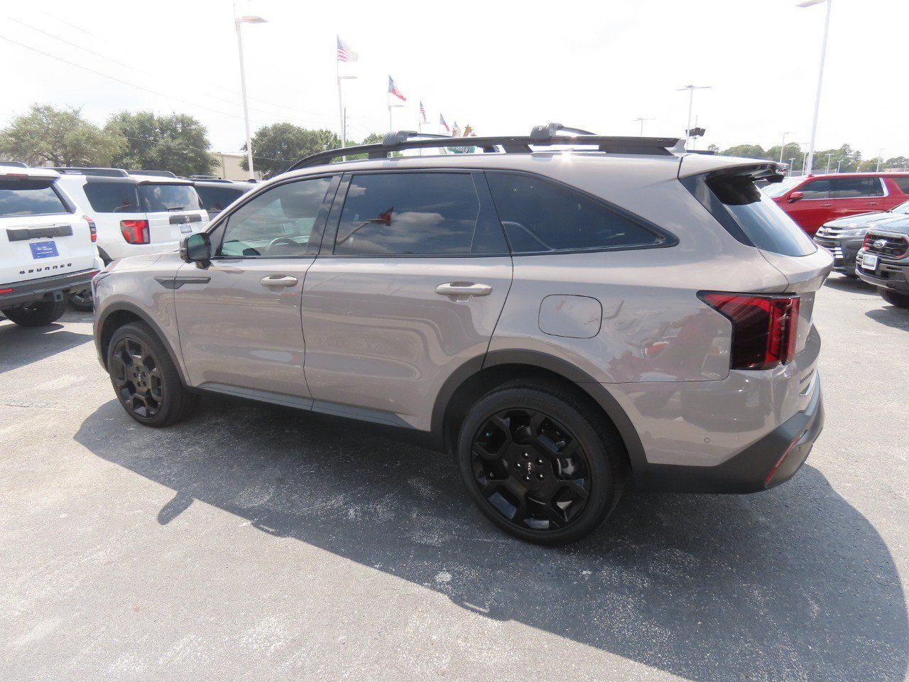 Used 2025 Kia Sorento SX Prestige w/ Olive Brown Leather Package AWD/4WD image 15