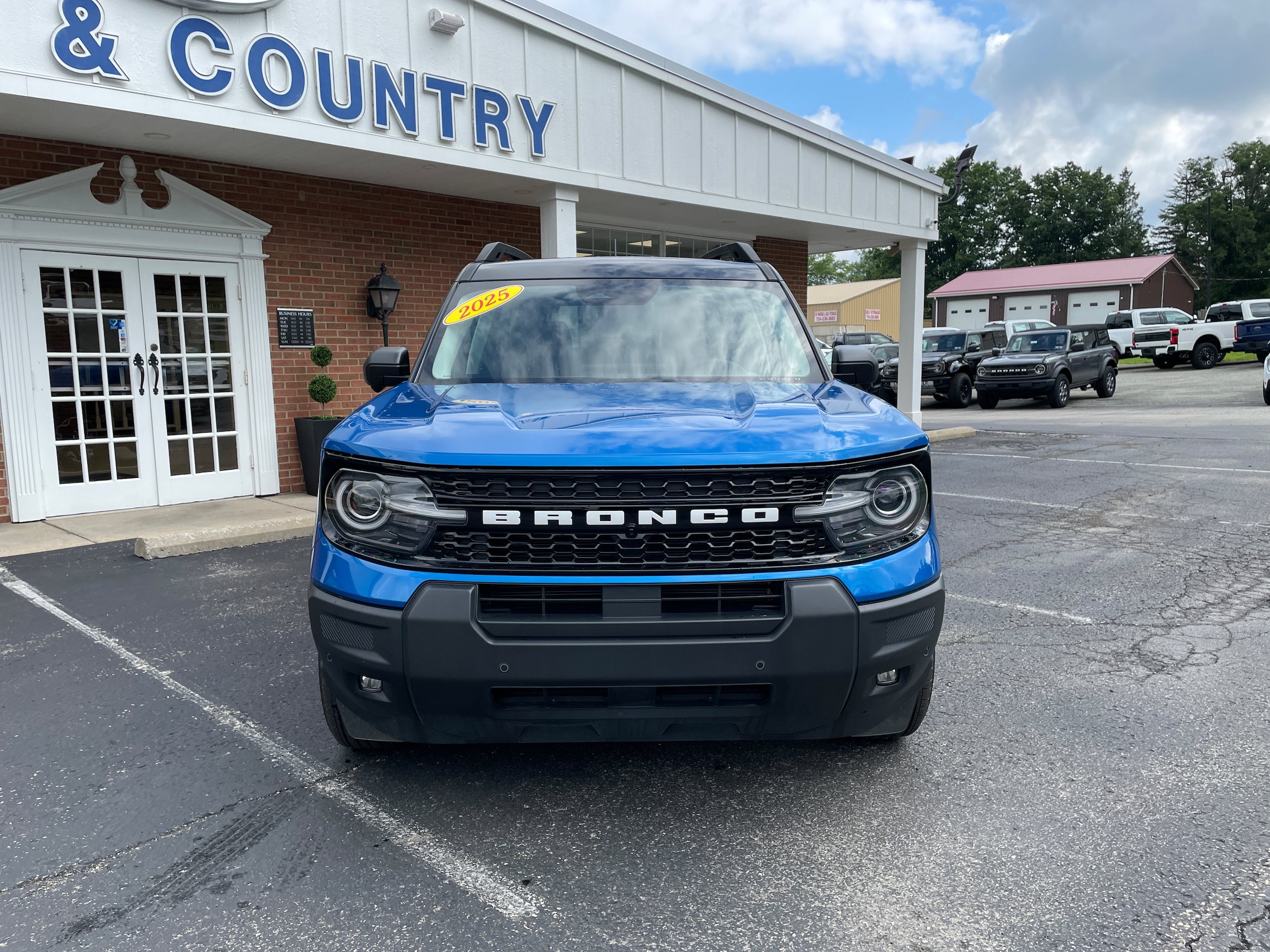 Certified 2025 Ford Bronco Sport Outer Banks w/ Outer Banks Tech Package+ AWD/4WD image 2