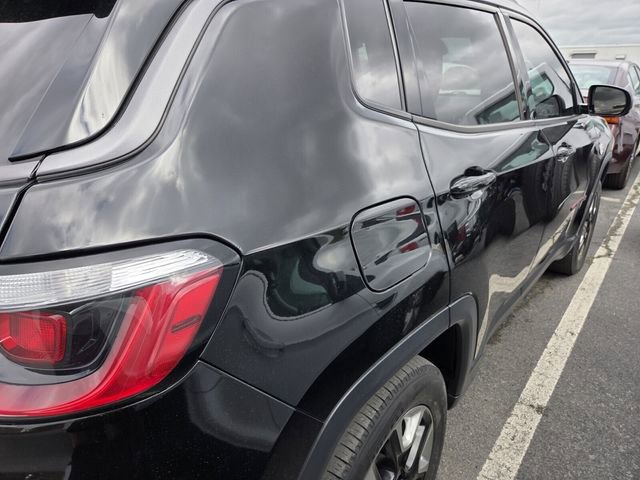 Used 2018 Jeep Compass Trailhawk w/ Leather Interior Group AWD/4WD image 6