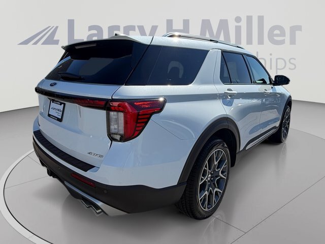 Certified 2025 Ford Explorer Platinum w/ Ultimate Package AWD/4WD image 5