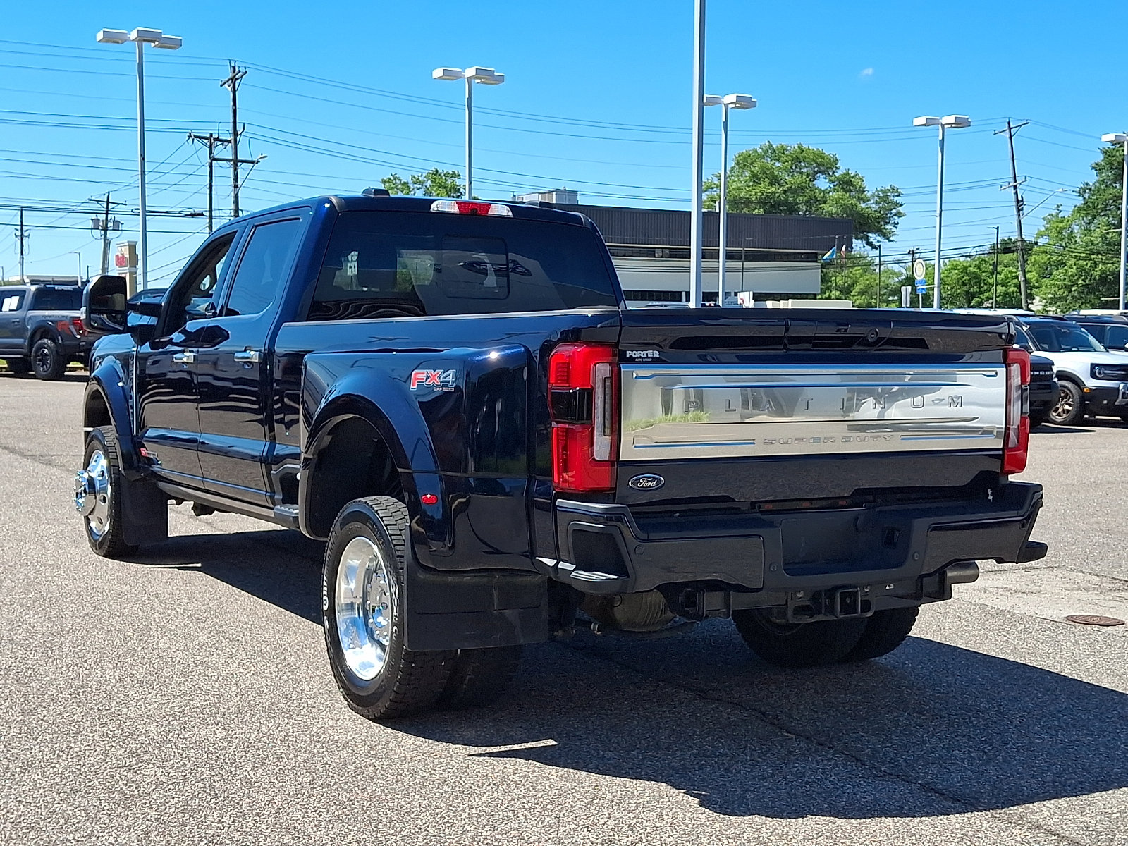 Certified 2025 Ford F450 Platinum w/ Platinum Plus Package AWD/4WD image 8