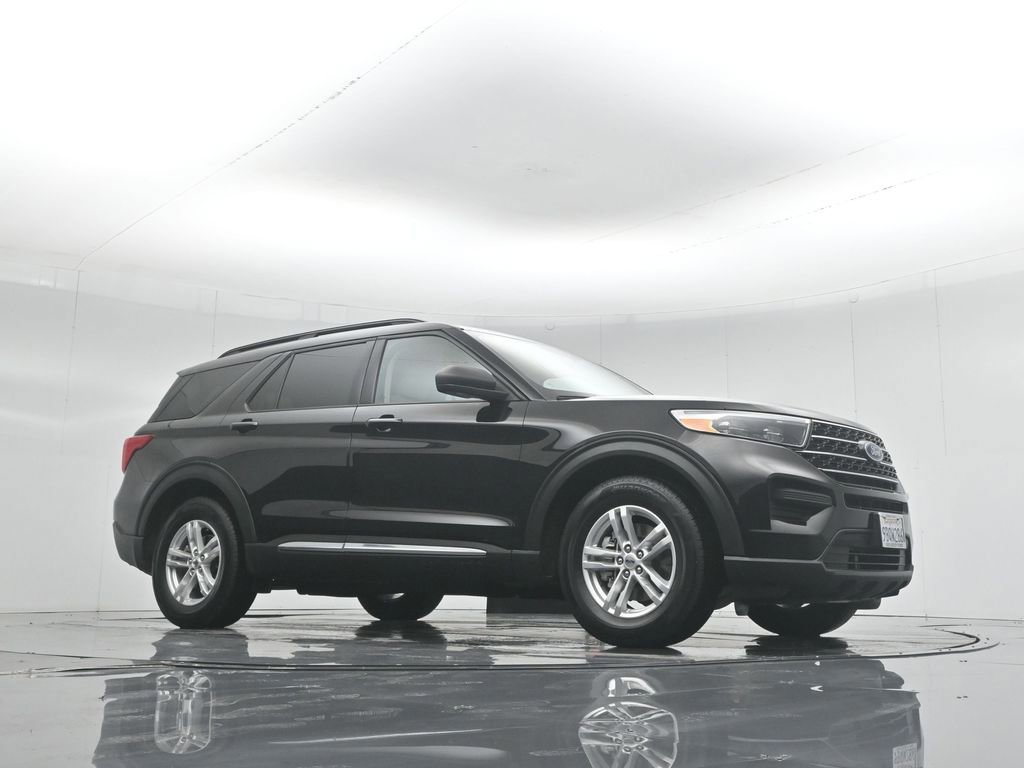 Certified 2022 Ford Explorer XLT image 2