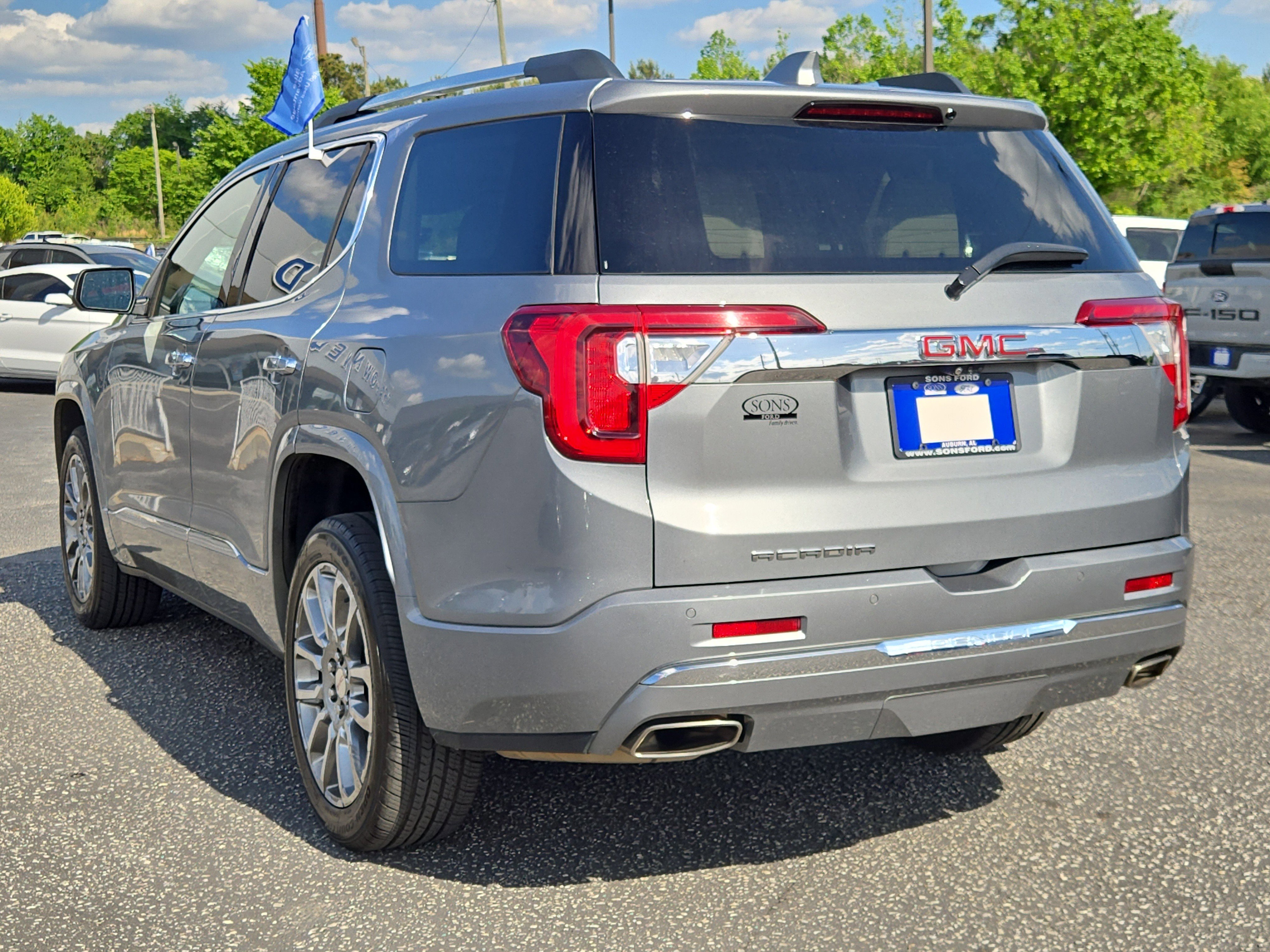 Used 2023 GMC Acadia Denali w/ Denali Technology Package FWD image 7