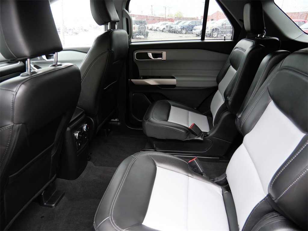 Certified 2022 Ford Explorer XLT w/ Equipment Group 202A image 11