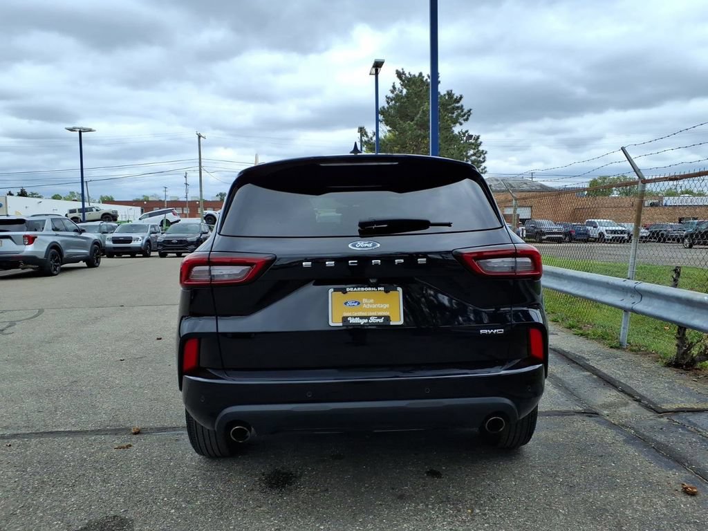 Certified 2024 Ford Escape ST-Line w/ Tech Pack #1 AWD/4WD image 7