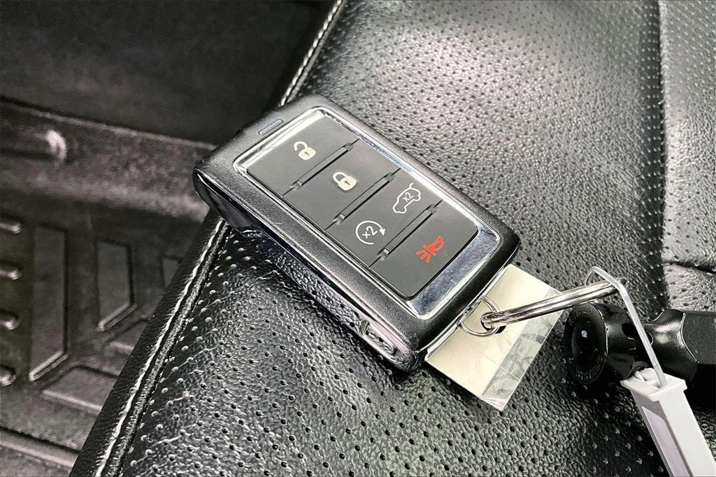 Used 2022 Jeep Grand Cherokee Limited 4xe w/ Luxury Tech Group II image 13