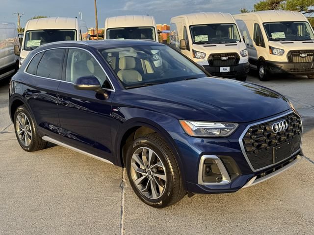 Used 2022 Audi Q5 2.0T Premium w/ Convenience Package AWD/4WD image 3