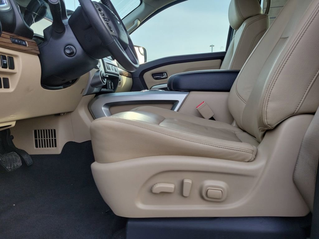 Used 2017 Nissan Titan SL image 17