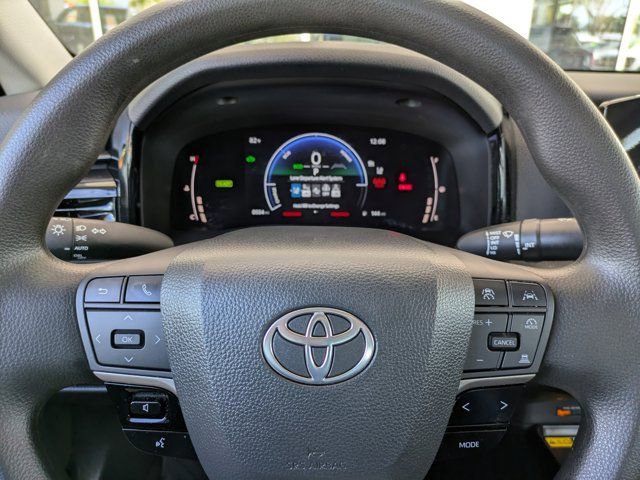 Used 2025 Toyota Camry LE image 23