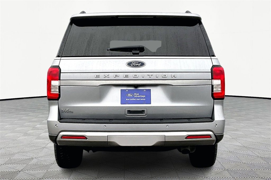 Certified 2023 Ford Expedition XLT image 3