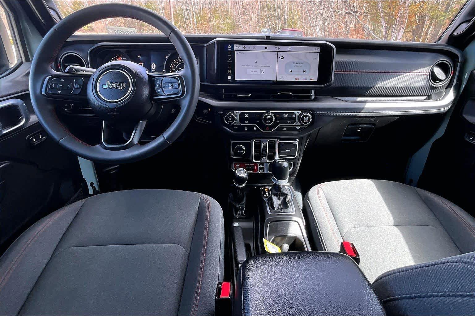 Used 2024 Jeep Wrangler Unlimited Rubicon AWD/4WD image 16