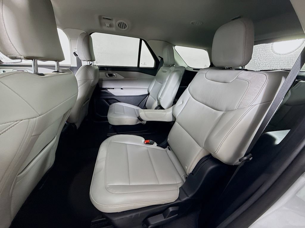 Certified 2025 Ford Explorer Active w/ Active Comfort Package image 5