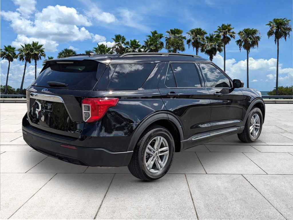 Certified 2024 Ford Explorer XLT image 4