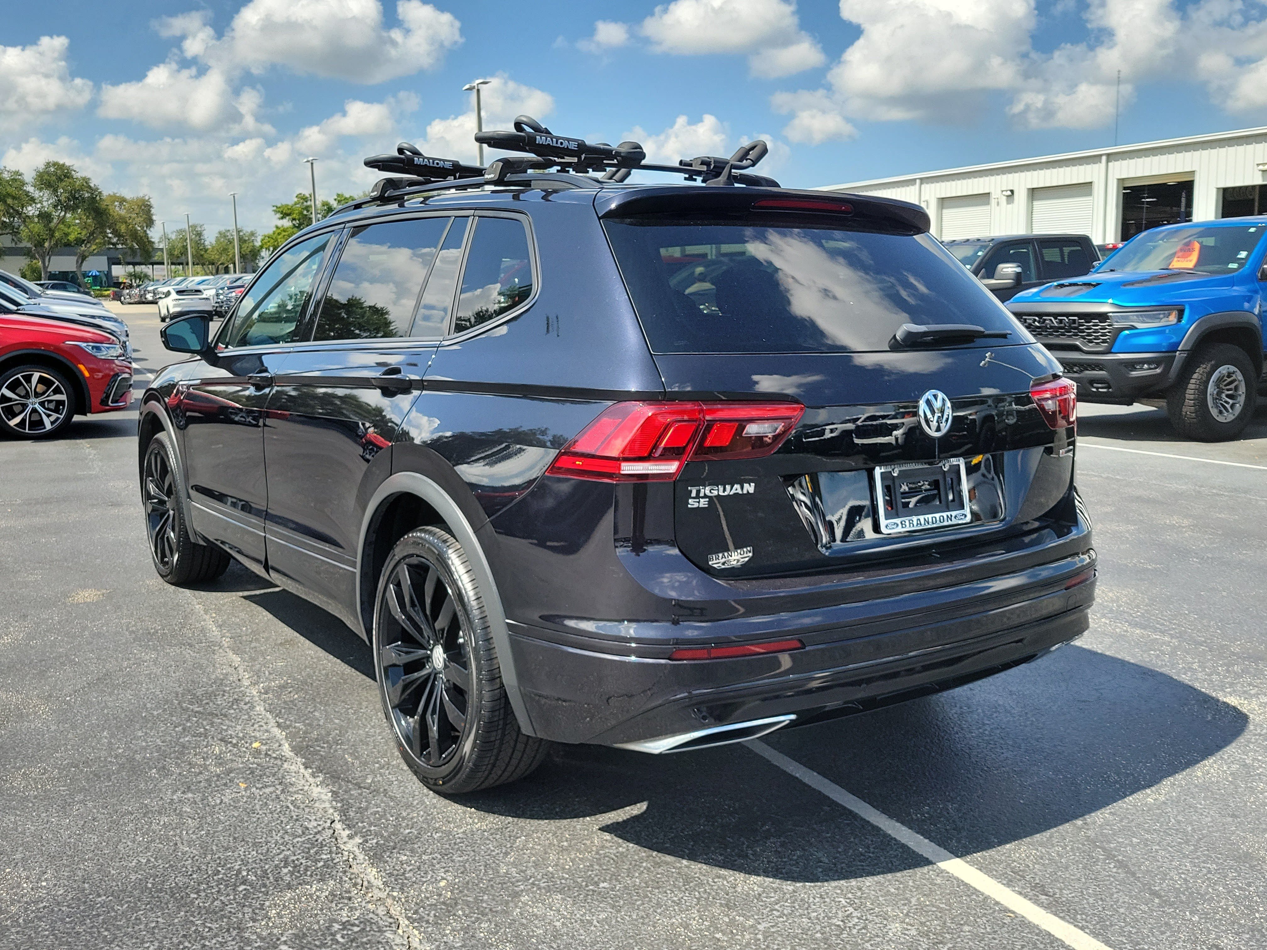 Used 2021 Volkswagen Tiguan SE R-Line AWD/4WD image 7