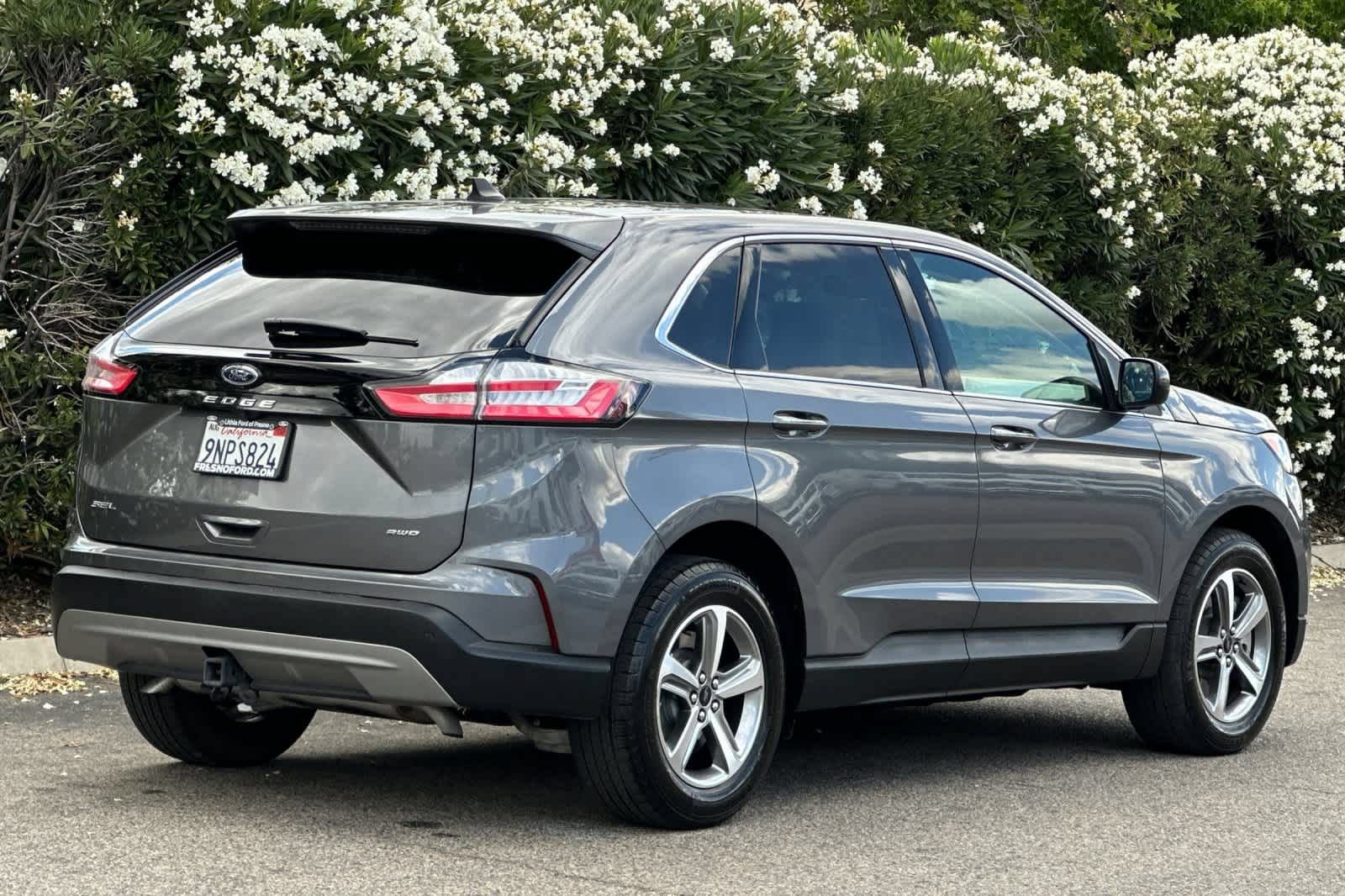 Certified 2024 Ford Edge SEL w/ Convenience Package AWD/4WD image 2