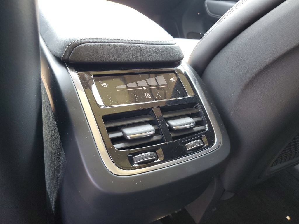 Used 2023 Volvo XC60 B5 Ultimate w/ Climate Package AWD/4WD image 12