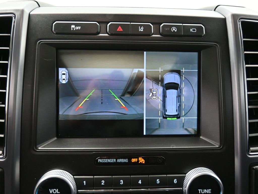 Certified 2021 Ford Expedition Platinum image 3