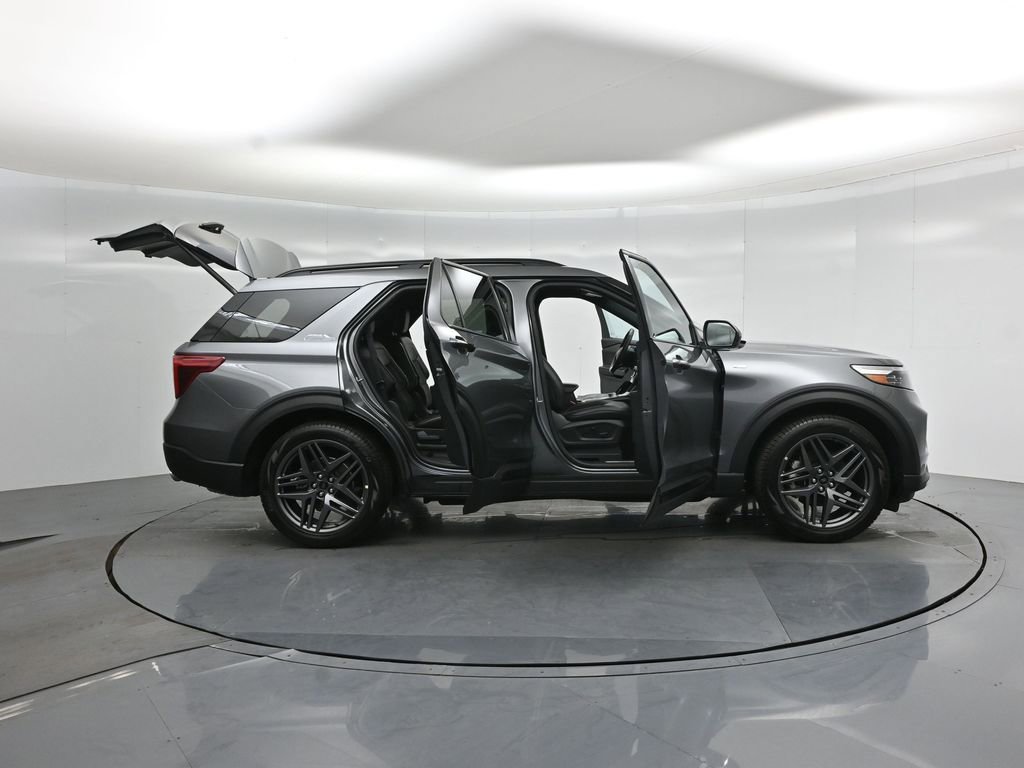 Certified 2024 Ford Explorer ST-Line w/ Class IV Trailer Tow Package RWD image 4