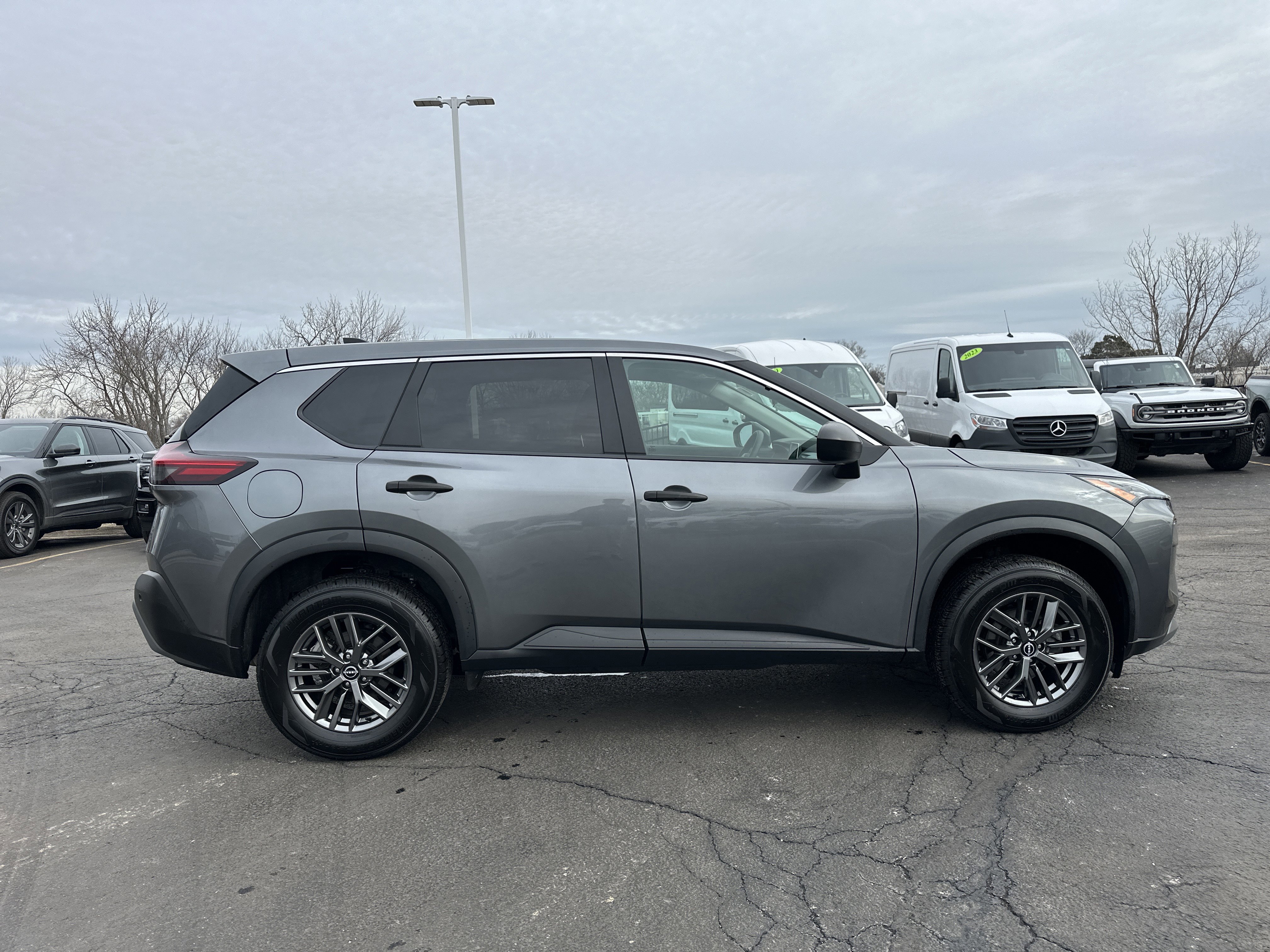 Used 2023 Nissan Rogue S video 2