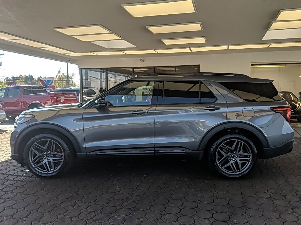 Certified 2025 Ford Explorer ST AWD/4WD image 10