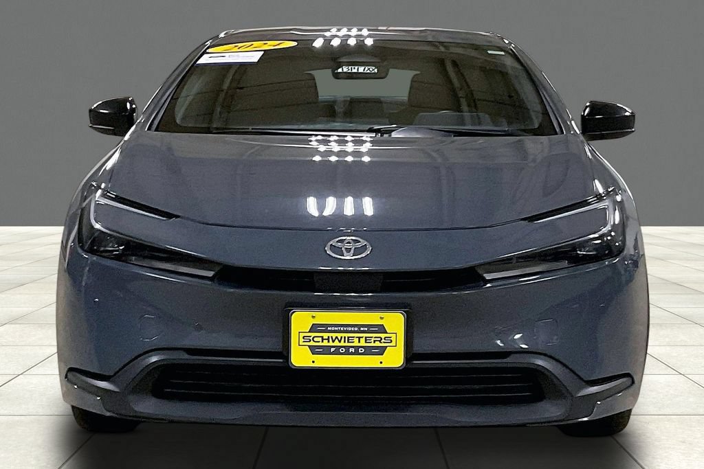 Used 2024 Toyota Prius LE FWD image 3