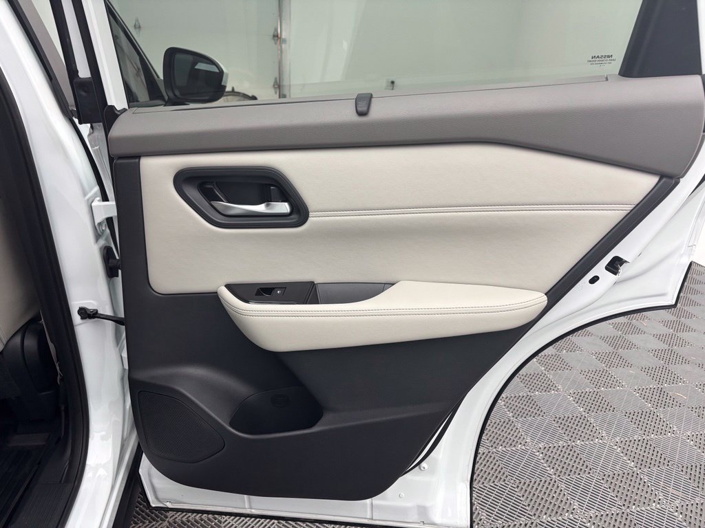 Used 2024 Nissan Rogue SV w/ SV Premium Package FWD image 40